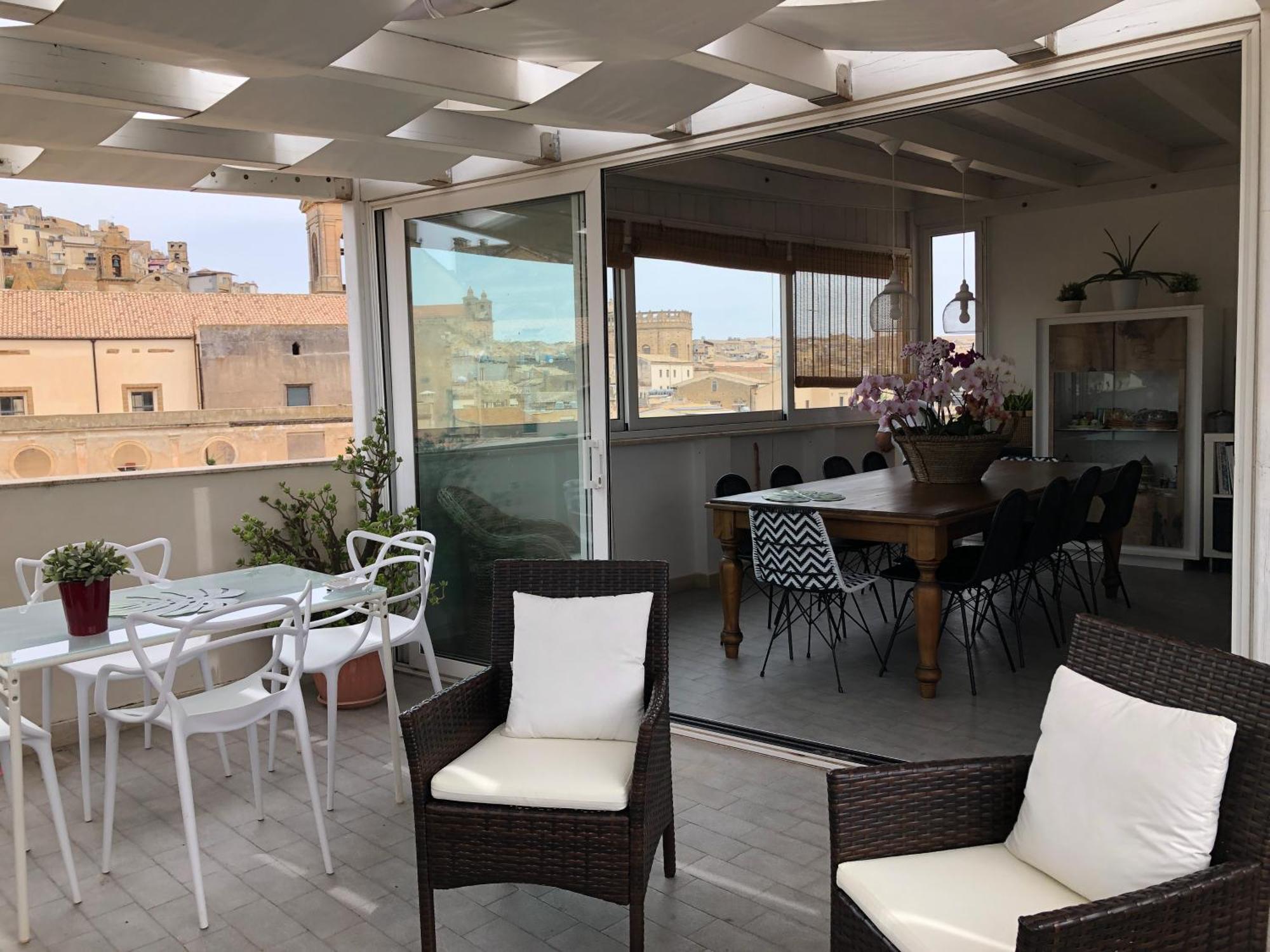 Апартаменты Attico Da Rosa Con Vista Spettacolare A 360 Gradi Кальтаджироне Экстерьер фото
