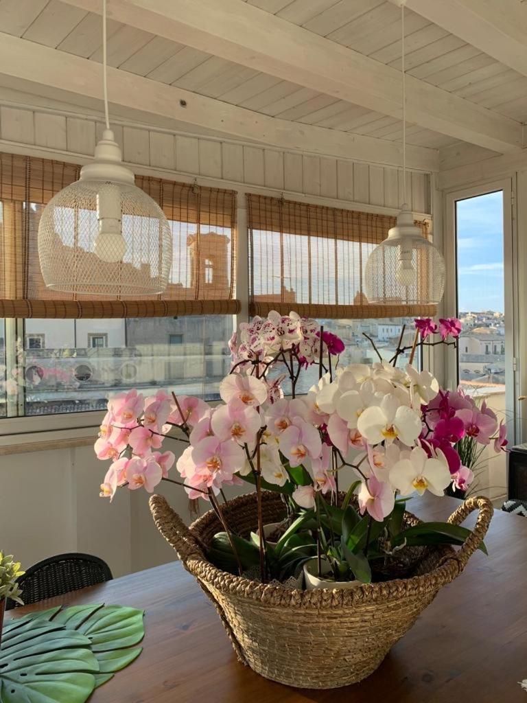 Апартаменты Attico Da Rosa Con Vista Spettacolare A 360 Gradi Кальтаджироне Экстерьер фото