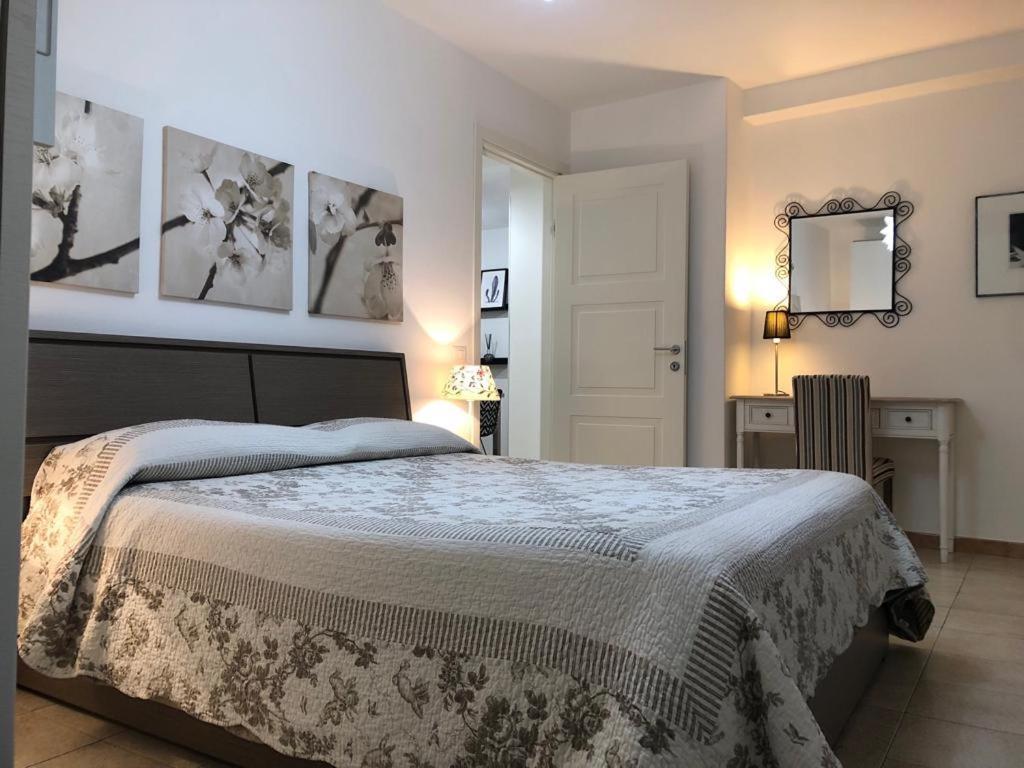 Апартаменты Attico Da Rosa Con Vista Spettacolare A 360 Gradi Кальтаджироне Экстерьер фото